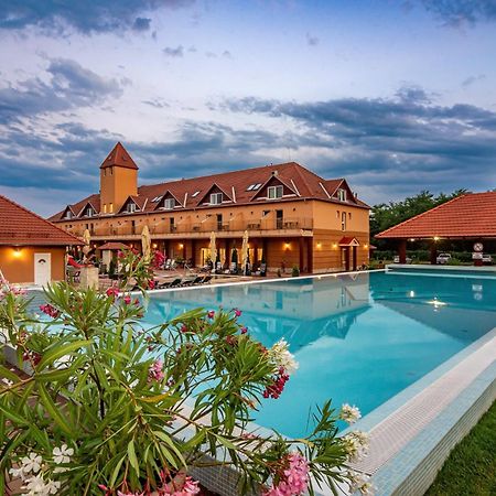 Termal Hotel Vesta Tapioszecso Екстер'єр фото